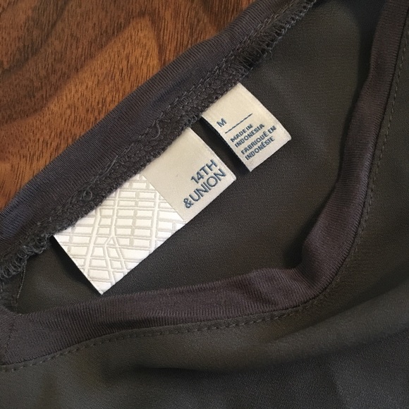 Gray tank - Picture 2 of 3